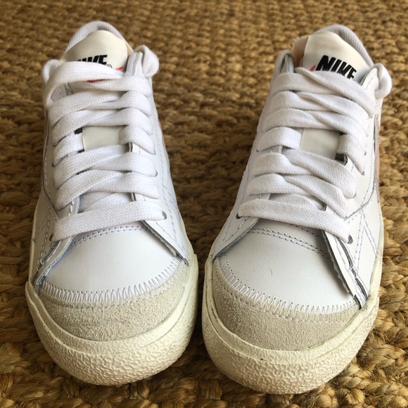 Nike Blazer Low 77 Jumbo "White/Pink/Oxford" Sneaker. Size - Picture 9 of 14